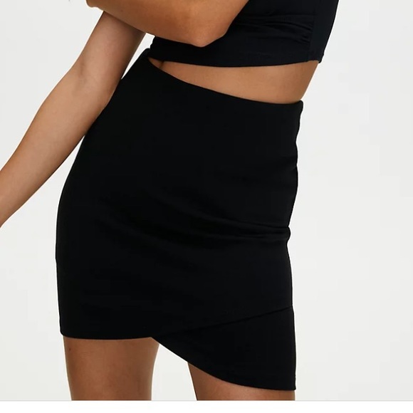 XXS - Aritzia - Talula black skirt - Picture 4 of 5
